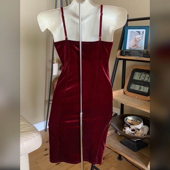 Forever 21 Collection Dress. - Picture 3 of 8